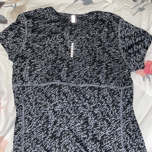 Nike Running T-shirt Black and Gray Design - XS - Picture 2 of 3